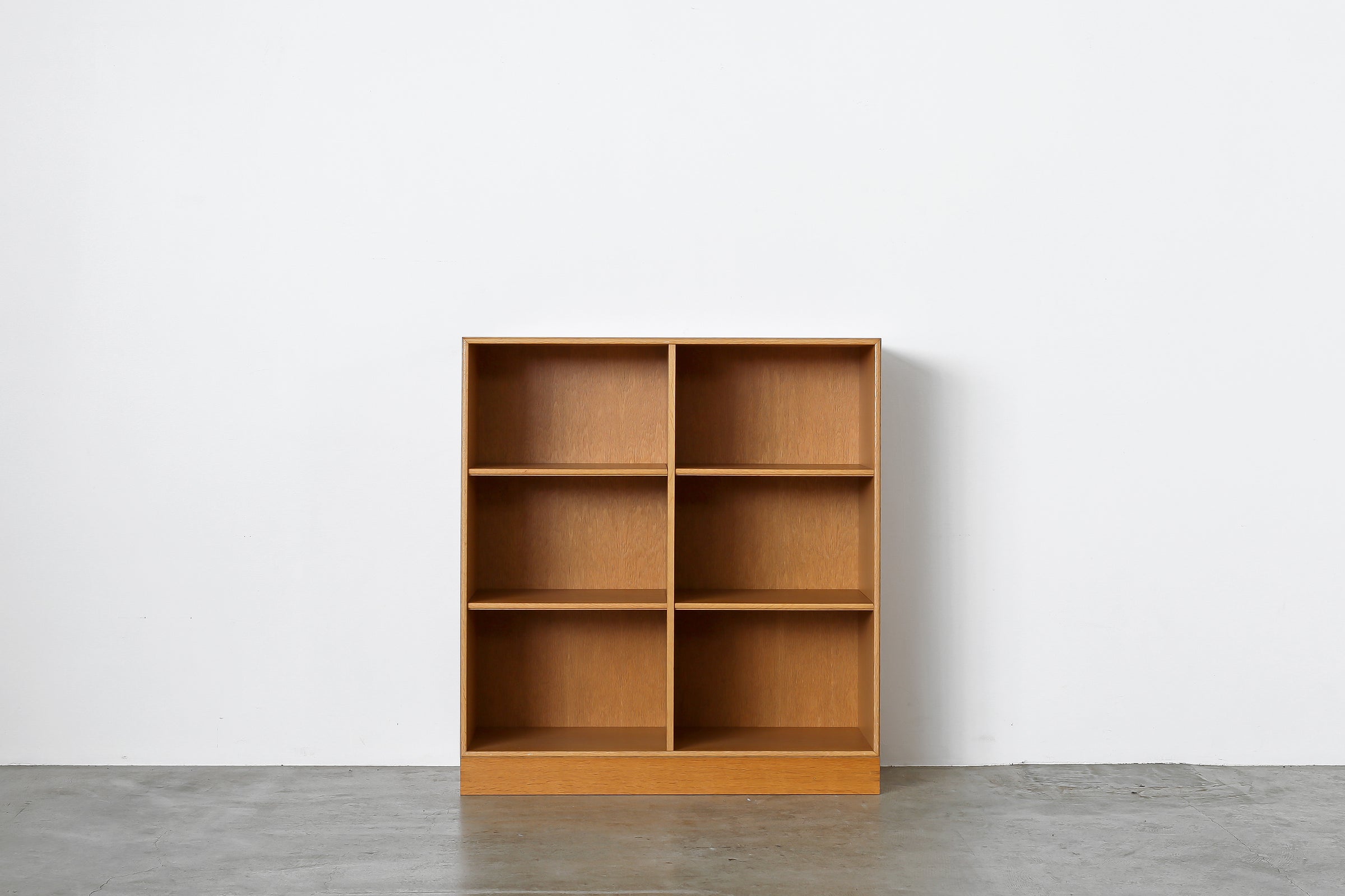 Bookcase (OAK) - Rud Thygesen & Johnny Sorensen | BRICKS
